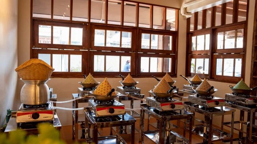 Bangkok: Thai Cooking Class With 4 Dishes & Thai Drink - The Market Walk: Learning What Thai Flavor Starts With