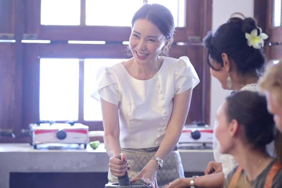 Bangkok: Thai Cooking Class With 4 Dishes & Thai Drink - Som Tum: Papaya Salad and the Art of Fresh Crunch