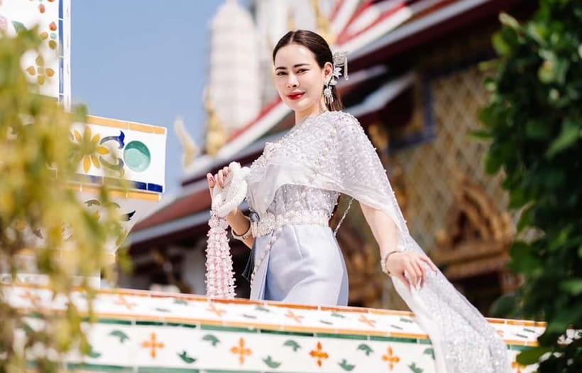Bangkok: Thai Costume Rental + Hairdo, Makeup & Accessories - Picking the Right Costume Look (Sizes and Design Choices)
