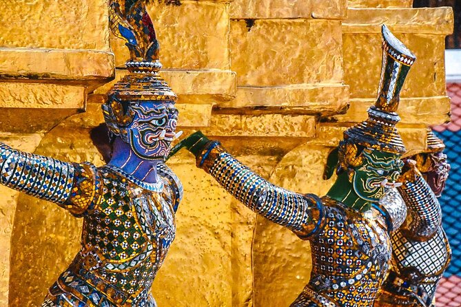 Bangkok: The Grand Palace, Wat Pho, and Wat Arun Walking Tour - Grand Palace and Wat Phra Kaew: the must-see, plan-your-outfit stop
