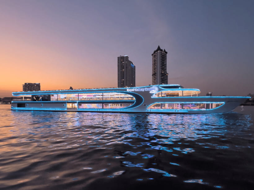 Bangkok: The Planet Chao Phraya River Dinner Cruise - Transfers, timing, and the crowd factor on busy nights