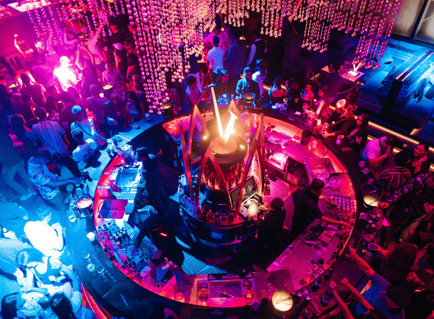 Bangkok: The Speakeasy, Rooftop & Iconic Venues Pub Crawl - Stop 1, Hemingway’s: welcome beer and instant group energy
