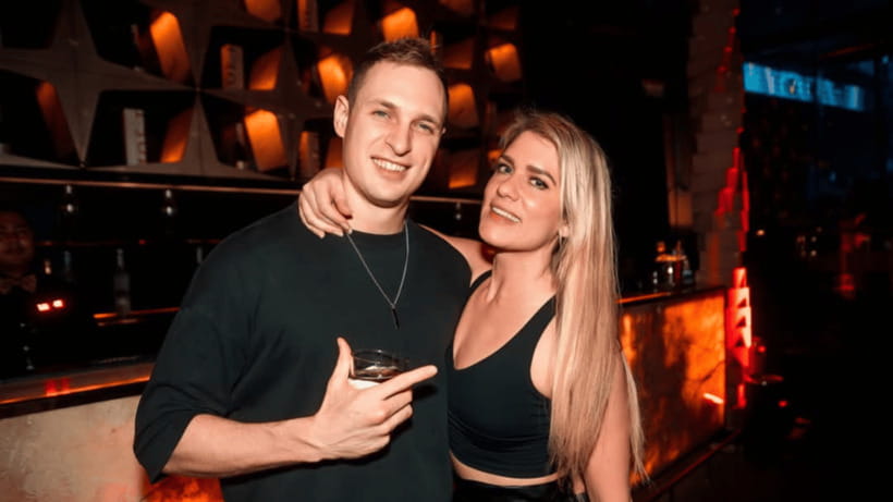Bangkok: The Speakeasy, Rooftop & Iconic Venues Pub Crawl - Final stop, Levels Sky Club: VIP entry, reserved table, and dance-floor payoff