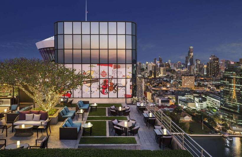 Bangkok: ThreeSixty Rooftop Bar at Millennium Hilton - Service and atmosphere: how the staff protect your night