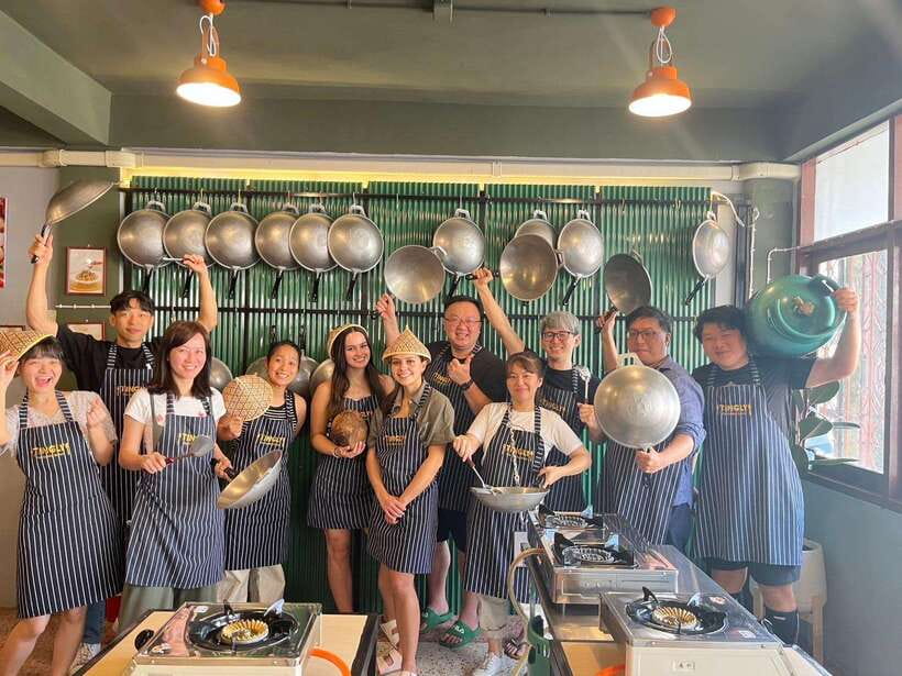 Bangkok: Tingly Thai Cooking School Half-Day Cooking Class - Pad Thai Kung: noodles, sauce, and timing