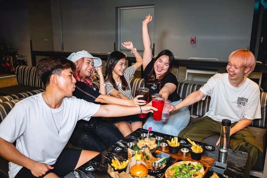 Bangkok: Topgolf Megacity Packages - Sharing food and drinks: the real value add for groups