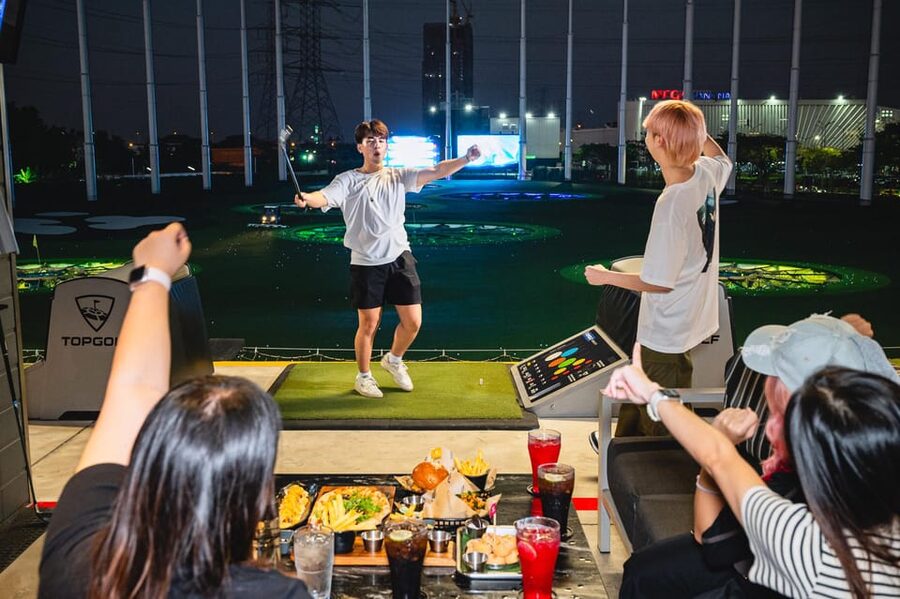 Bangkok: Topgolf Megacity Packages - Atmosphere at Topgolf Megacity: social, loud, and easy to join