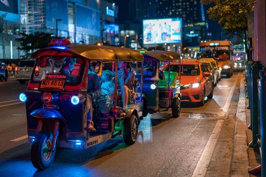 Bangkok: Travstore Original Bangkok Discovery Tour - Wat Arun, Temple of Dawn: crossing to Thonburi and the best river views