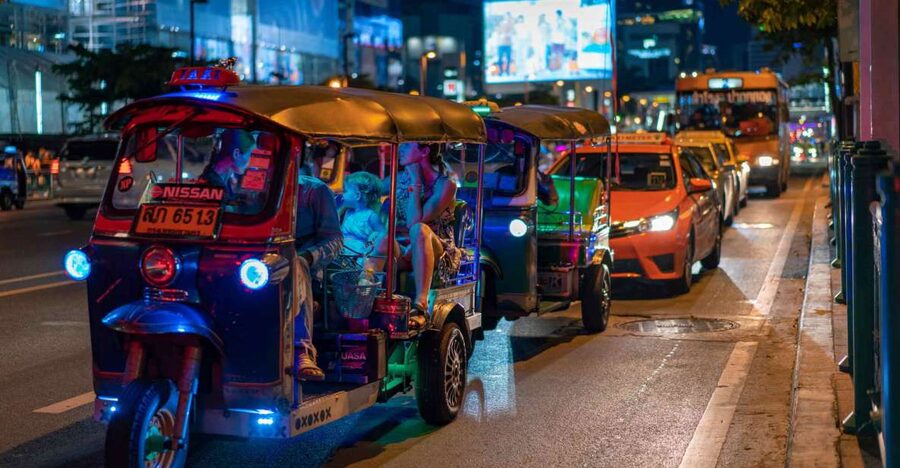 Bangkok: Travstore Original Bangkok Discovery Tour - Yodpiman Riverwalk: your planned breather between markets and Chinatown