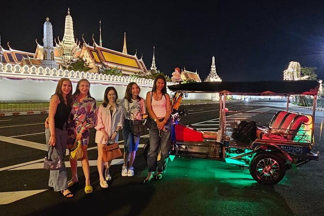 Bangkok TUK TUK Twilight Cultures Market and Food Taste - Where you start: Chilling Cafe and the Tuk Tuk handoff