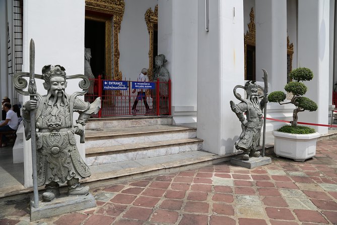 Bangkok Tuk Tuk Walk & Temple Tour With Wat Pho, Arun & Traimit - Khlong Dan canals: where Bangkok looks totally different