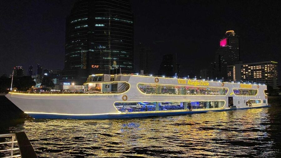 Bangkok: Viva Alangka Chao Phraya Dinner Cruise - Deck layout and rain reality: why weather changes your comfort