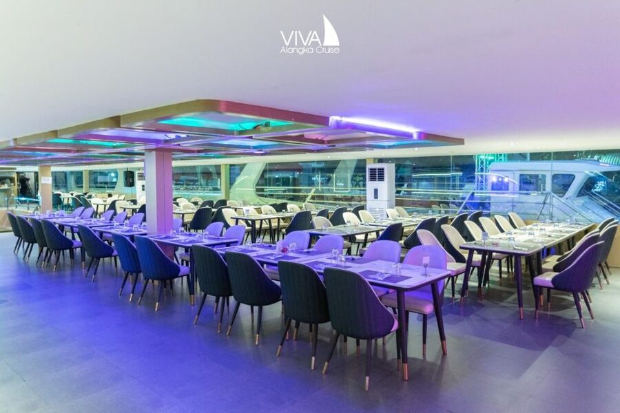 Bangkok: Viva Alangka Chao Phraya Dinner Cruise - The welcome moment on the river