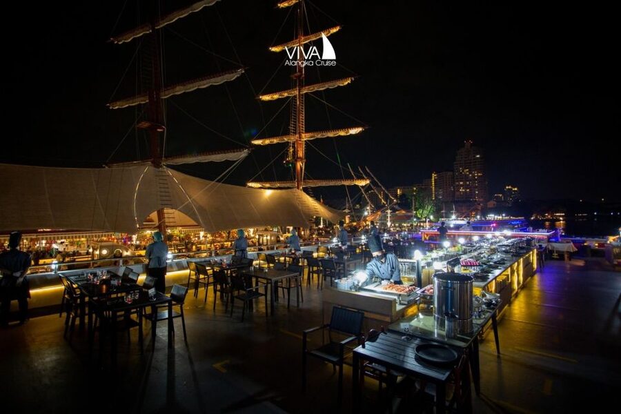 Bangkok: Viva Alangka Chao Phraya Dinner Cruise - Bangkok Noi sightseeing: a quieter window into the city