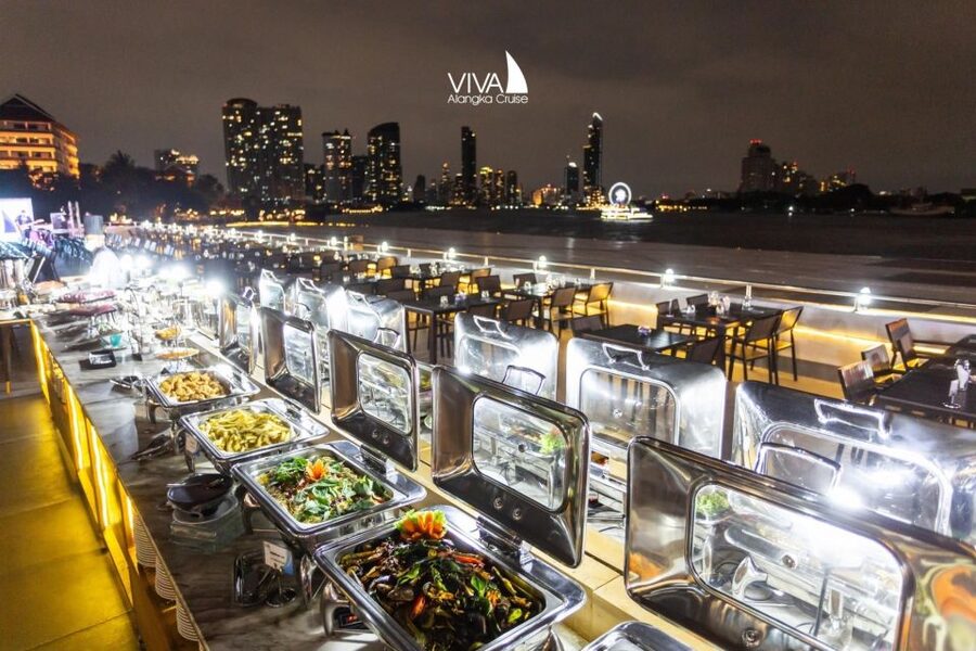 Bangkok: Viva Alangka Chao Phraya Dinner Cruise - Getting to Sathon Pier and boarding without the stress