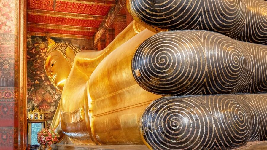 Bangkok: Wat Pho and Wat Arun Guided Walking Tour - Wat Arun: a 300-year old river temple built for skyline views