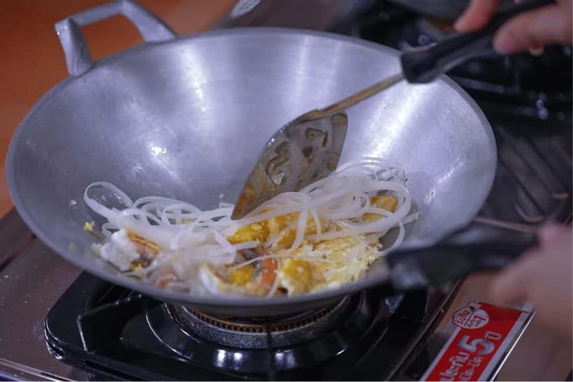 Bangkok: White Lotus Thai Cooking Class with Market Tour - Price and value: is $35 worth it in Bangkok?