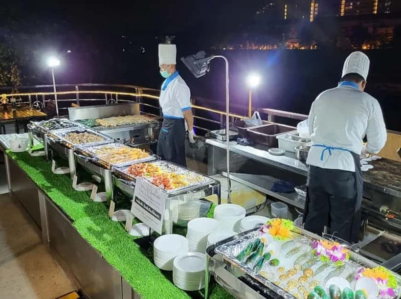 Bangkok: White Orchid Chao Phraya Cruise Free Flow Beer - Dinner and free-flow beer: good variety, but don’t miss your window