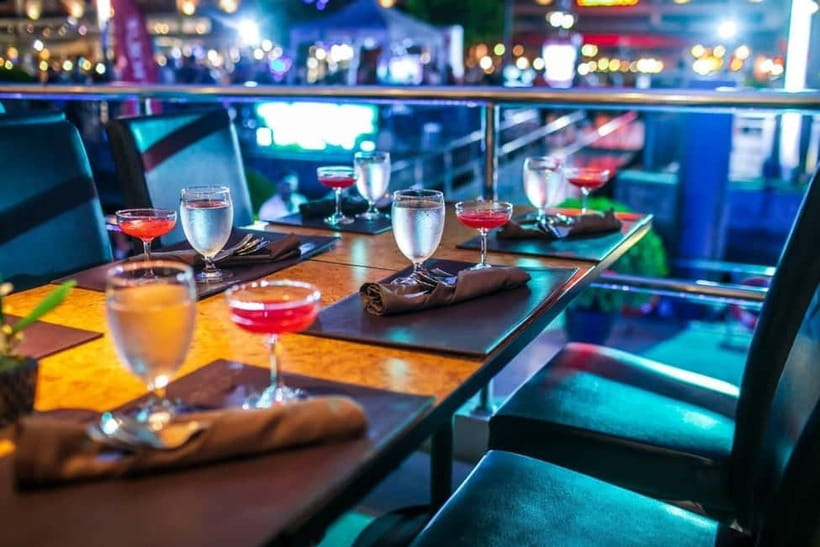 Bangkok: White Orchid Chao Phraya Cruise, Thai Buffet & Beer - Thai dance and live music on three decks: culture without the long wait