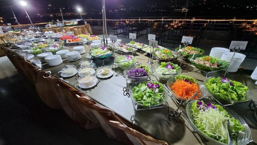 Bangkok: White Orchid Chao Phraya Dinner Cruise - Practical tips to avoid the food rush and get better photos