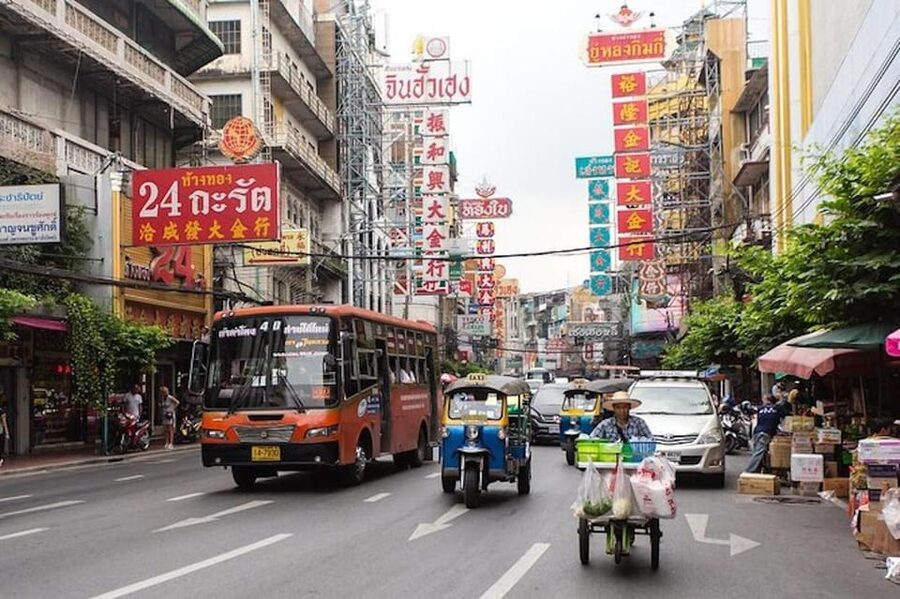 Bangkok with a Private Car and Driver Customizable Tours - The 6-hour route: Wat Arun to Pak Khlong Talat, Grand Palace (outside), Wat Pho, and Chinatown