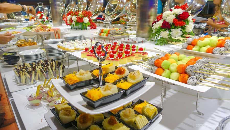 Bangkok: Wonderful Pearl Dinner Cruise and Live Performance - Who should book this cruise, and who should think twice
