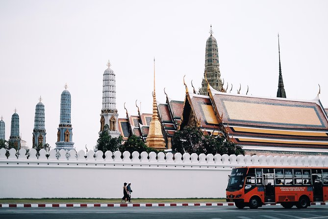 Best of Bangkok: Temples & Long-tail Boat Tour - Wat Phra Kaew and the Emerald Buddha: Small Statue, Big Importance