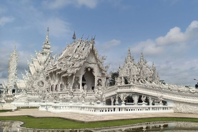 Best Places in Chiang Rai White, Blue, Big Buddha, Tea Plantation - Price and value: why this costs what it costs