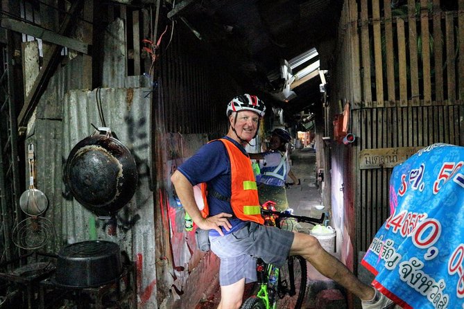 Bike Bangkok at Night with Thai Dinner - The second river crossing and the Wat Prayoon finish