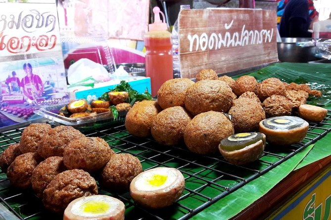 Chachoengsao Day Trip Including Bang Pakong River Cruise from Bangkok - The morning ride out: pickup, traffic avoidance, and canal scenery