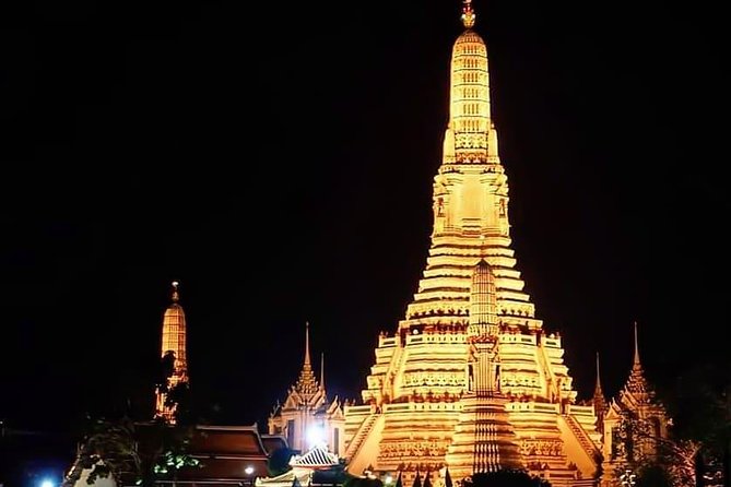Chao Phraya River Dinner Cruise - On the water: what you can actually see from the decks