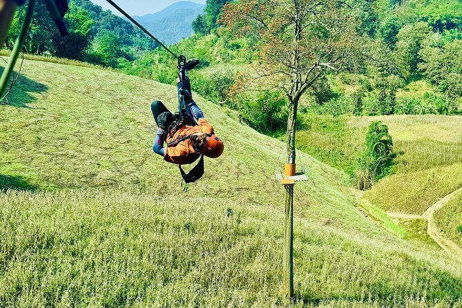 Chiang Mai 3 in 1 Zipline, Elephants and Sticky Waterfall - Bua Thong Sticky Waterfall: the climbable rock moment