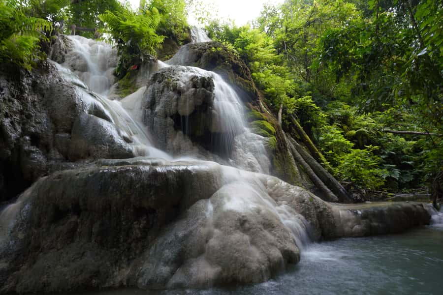 Chiang Mai: Bua Thong Sticky Waterfall & Huge Cave & Buffet - Guides make or break the experience, and these guides really coach