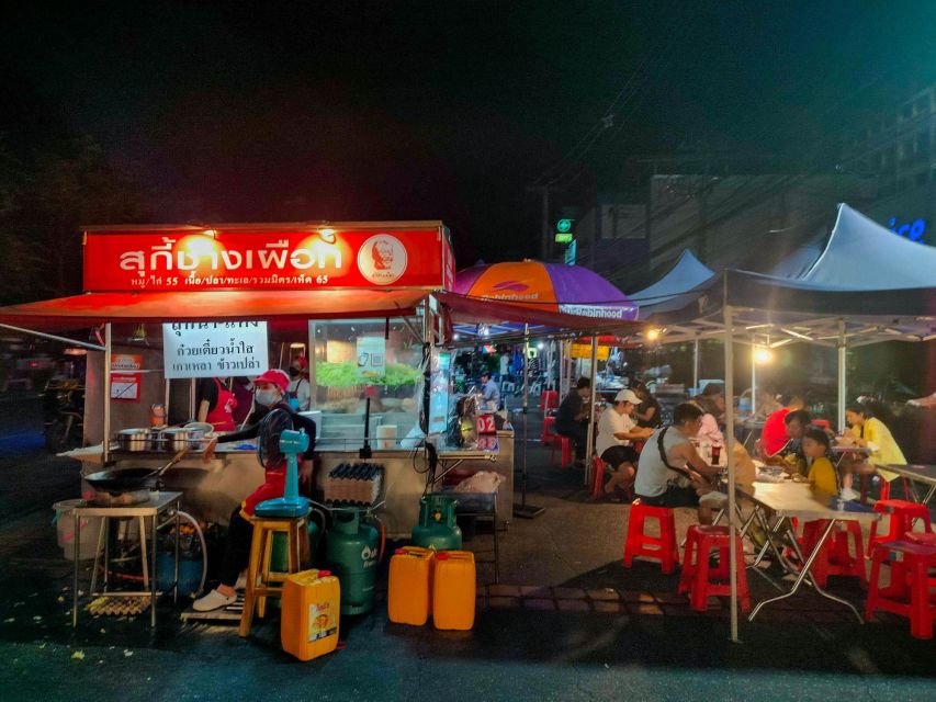 Chiang Mai: Chiang Mai Bar Hopping Guided Night Tour - Chang Phuak Gate Market: Street Food That Sets the Tone