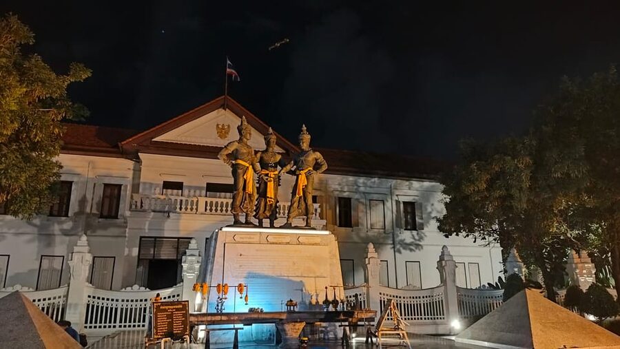 Chiang Mai: Chiang Mai Old City Twilight Walking Tour - Wat Chedi Luang: architecture and meaning, not just photos