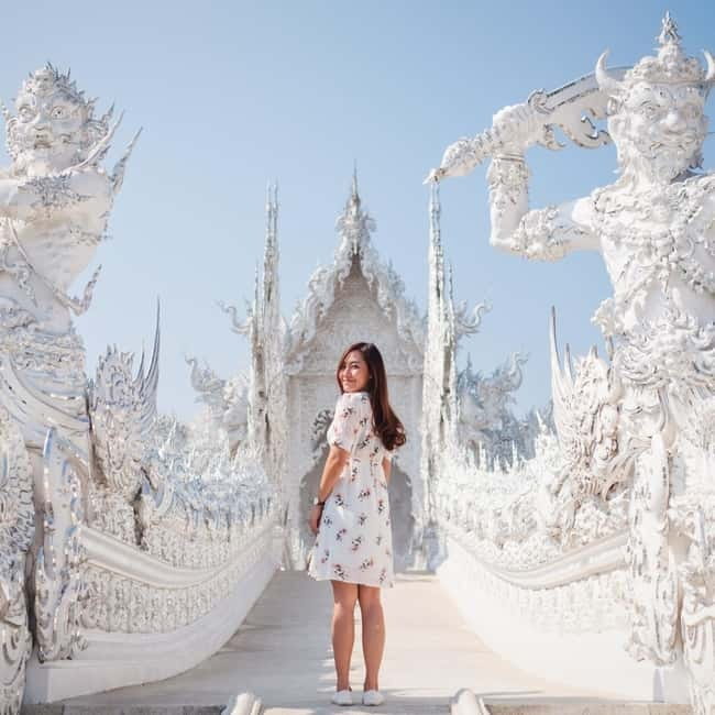 Chiang Mai: Chiang Rai Famous Temples & Hot Springs Day Trip - Wat Rong Suea Ten and the Blue Temple Timing