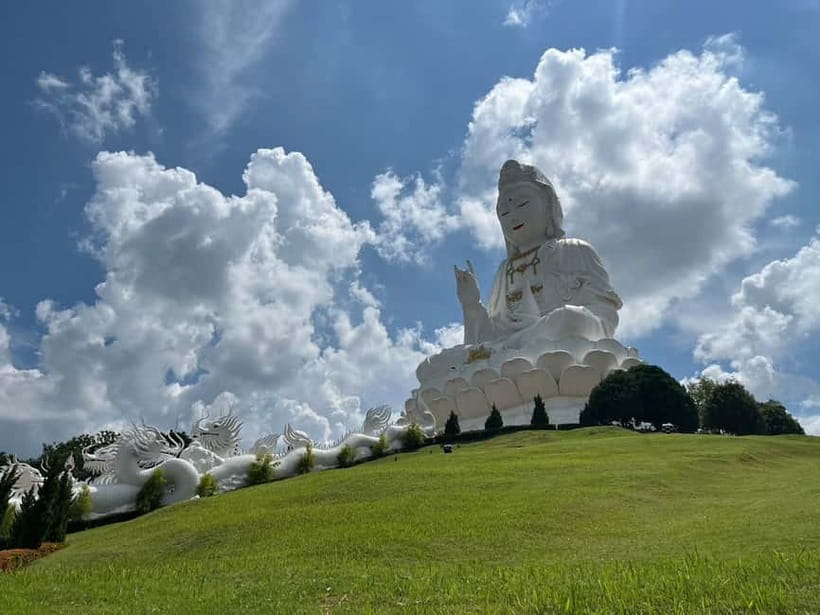 Chiang Mai: Chiang Rai Red, White, and Blue Temples day tour - The Mae Kachan Hot Spring Stop: A Quick Reset, Not a Main Event