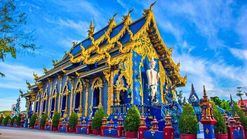 Chiang Mai: Chiang Rai Temples, Golden Triangle & Boat Tour - Chiang Mai pickup at 7:00am, a hot spring stop, then hill tribe culture