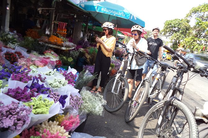 Chiang Mai City Culture Half-Day Cycling Tour - Wat Chedi Luang Varavihara: When Temple Scale Hits