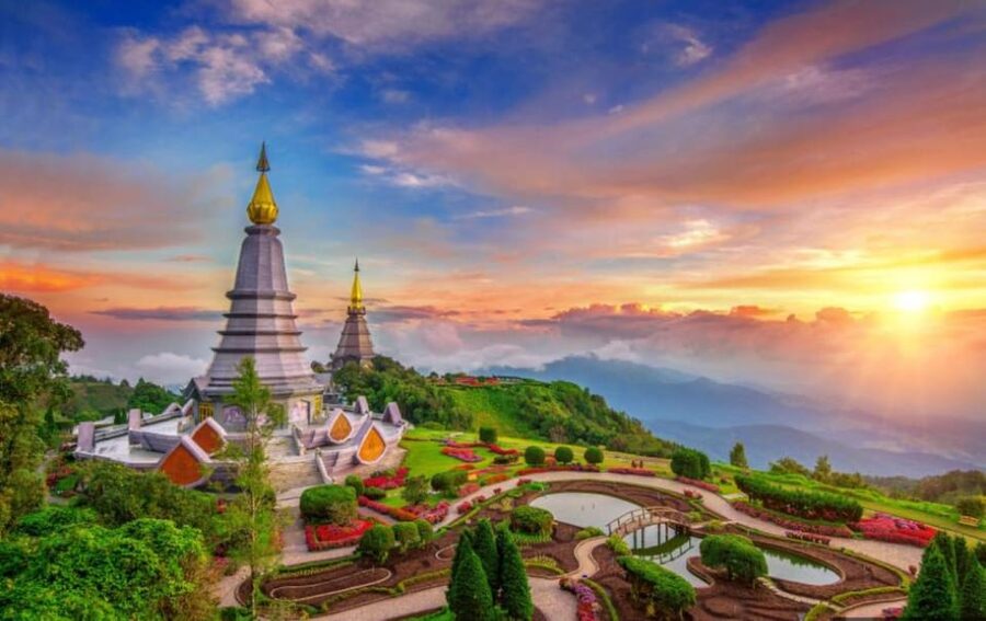 Chiang Mai: Doi Inthanon Park and Pha Dok Siew Hike Day Trip - The royal Twin Pagodas: Bhumibal and Sirikit viewpoints in the clouds
