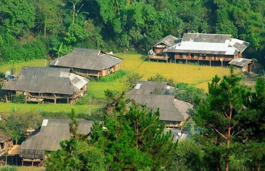 Chiang Mai: Doi Suthep and Hmong Village Half-Day Tour - The ride up Doi Suthep: where the skyline shots happen