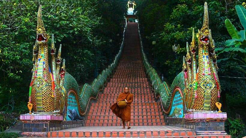 Chiang Mai: Doi Suthep and Wat Pha Lat Temple Evening Tour - Starting at Wat Pha Lat: Gardens, Statues, and a Cooler Feel