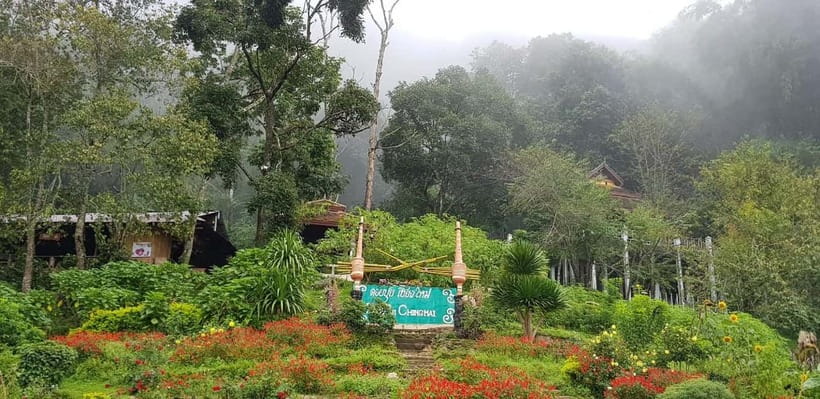 Chiang Mai: Doi Suthep Temple & Hmong Village Tour - Cable car versus the 306-step climb