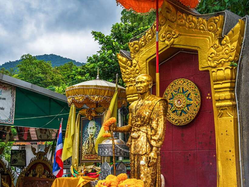 Chiang Mai: Doi Suthep, Wat Umong, and Pha Lat Sunrise Tour - Small Group Energy and Guide Impact