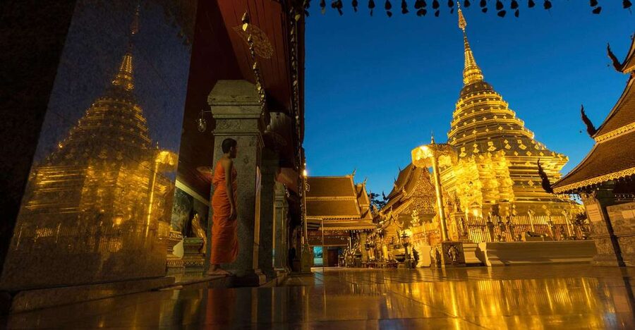Chiang Mai: Doi Suthep & Wat Umong Twilight Tour with Pickup - How the 5 PM pickup shapes the whole experience