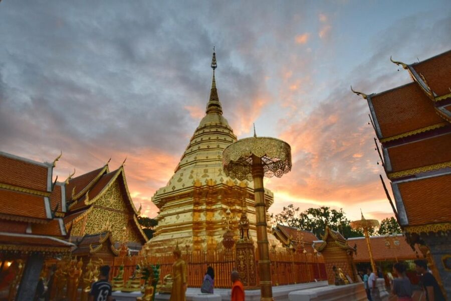 Chiang Mai: Doi Suthep & Wat Umong Twilight Tour with Pickup - What you should look for at Wat Umong (so it feels more than scenic)
