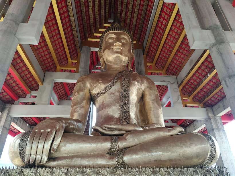 Chiang Mai: Elephants, Sticky Waterfalls, Market and Temple - Wat Ban Den Temple: Color-Heavy Lanna Architecture Without The Big Crowds