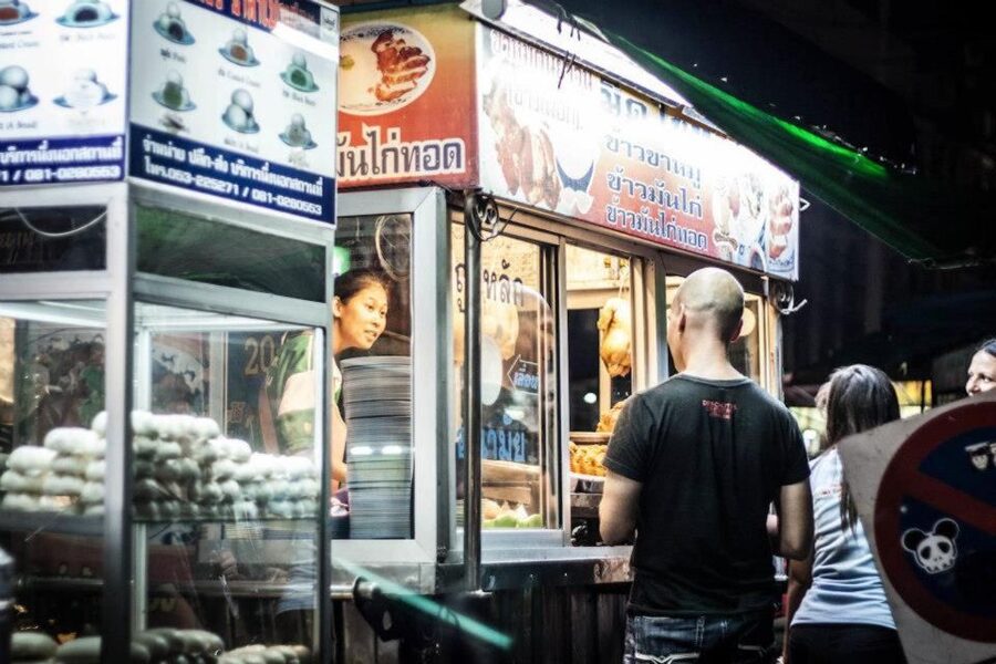 Chiang Mai: Evening Local Street Food Market Tour - Your 150-Minute Food Route, From Pickup to Final Sweets