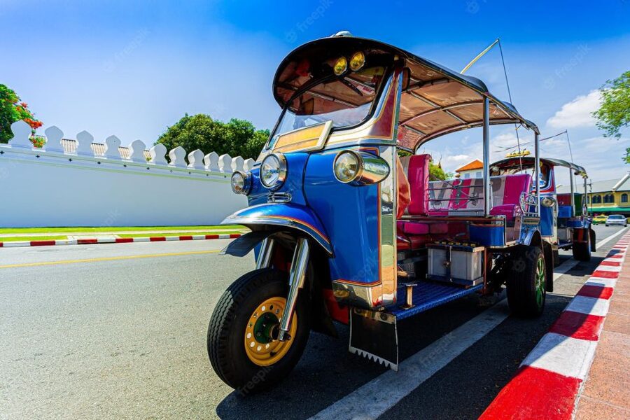 Chiang Mai: Exploration of Old City by Private Tuk-Tuk - Muang Mai Market and Warorot Market: Shopping That Actually Ends Your Tour