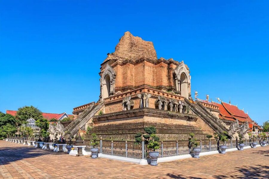 Chiang Mai: Exploration of Old City by Private Tuk-Tuk - Wat Sri Suphan: Silver Temple, Short Stop, Strong Atmosphere